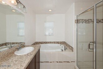 32 Secret Hollow Ln in Thousand Oaks, CA - Building Photo - Building Photo