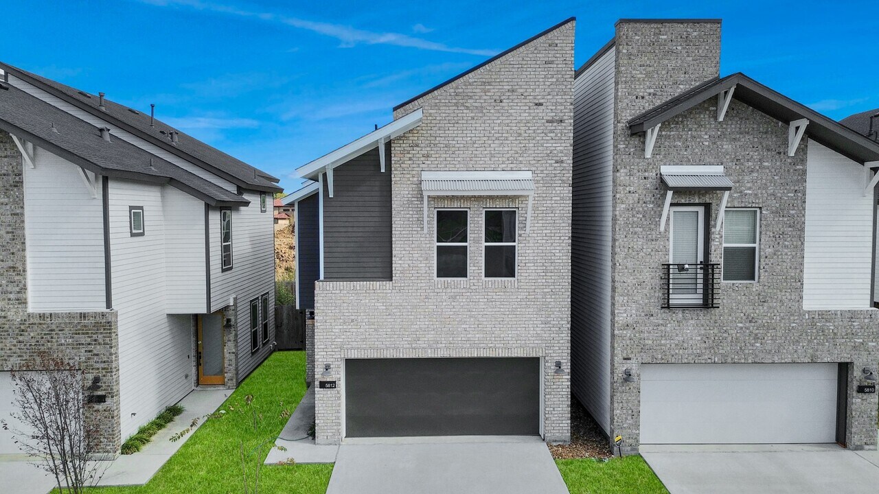 5812 Francis Oak Ln in Houston, TX - Building Photo