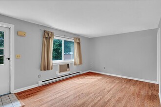 273 Queen St in Southington, CT - Building Photo - Building Photo
