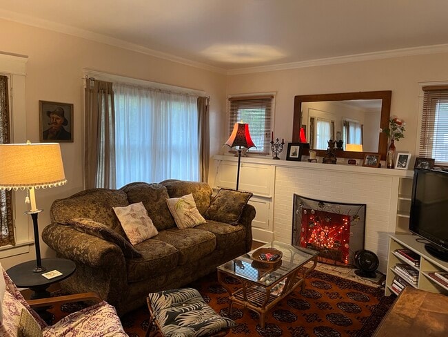 316 E Colorado Blvd in Monrovia, CA - Building Photo - Building Photo