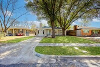 10324 Lavano Ln in Dallas, TX - Building Photo - Building Photo