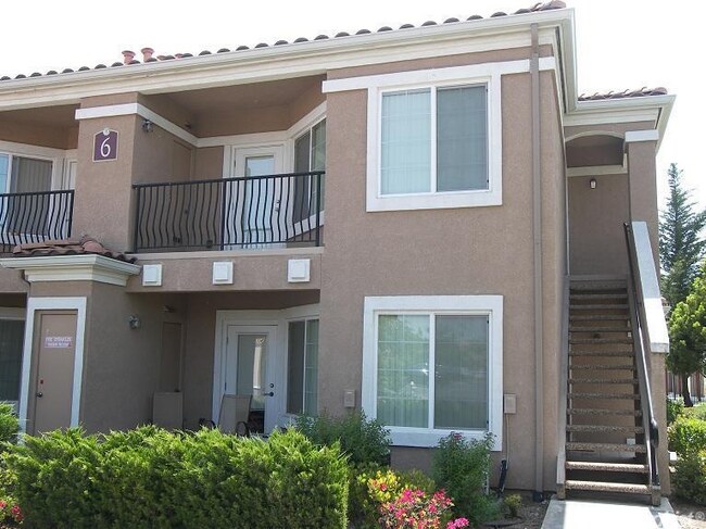 4200 E Commerce Way in Sacramento, CA - Foto de edificio - Building Photo