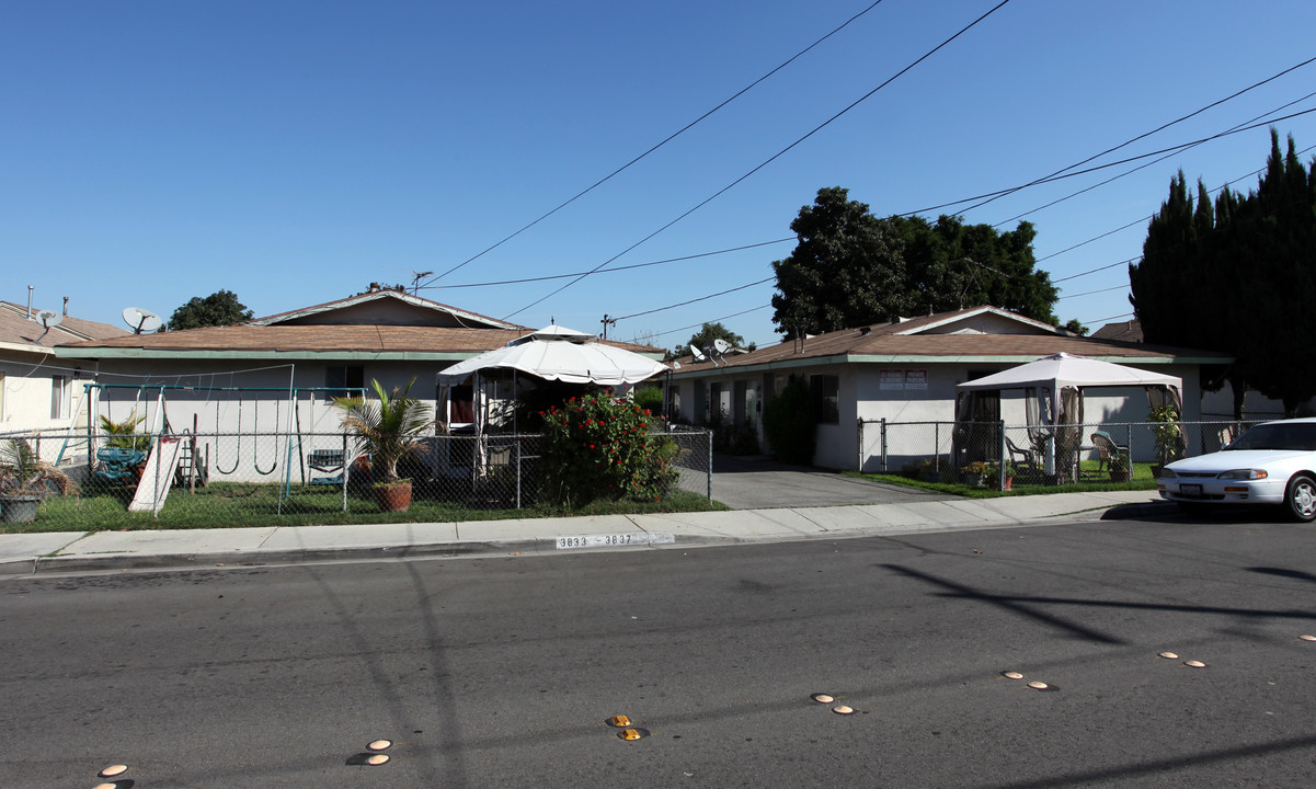 3833-3837 Live Oak St in Bell, CA - Building Photo