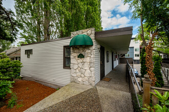 Dravus Court in Seattle, WA - Building Photo - Primary Photo