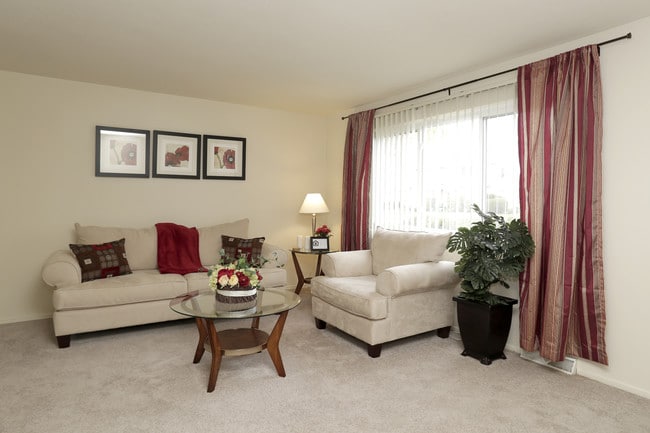 Clarkwood Greens Apartments & Townhomes in Warrensville Heights, OH - Foto de edificio - Interior Photo