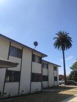 475 E 61st St in Long Beach, CA - Building Photo