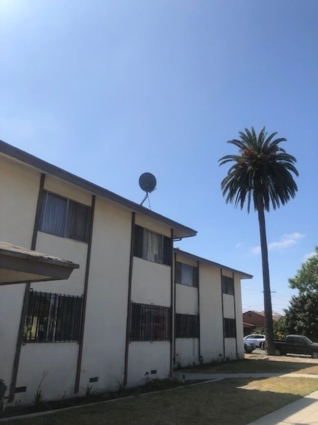 property at 475 E 61st St