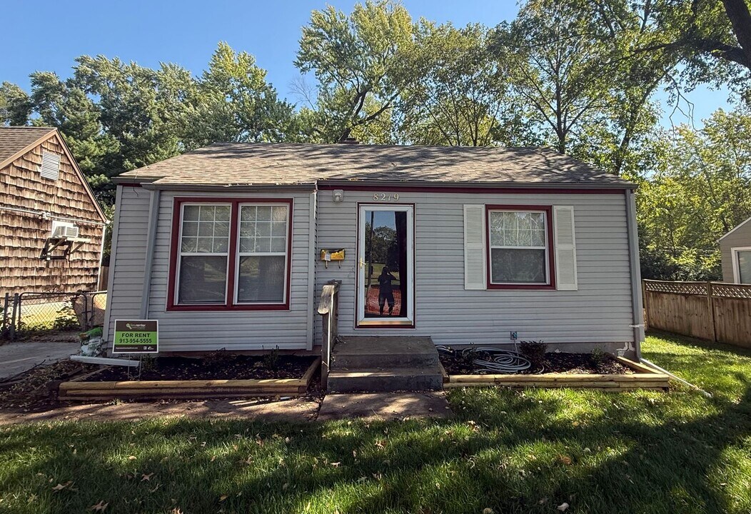 8219 Ward Pkwy in Kansas City, MO - Building Photo