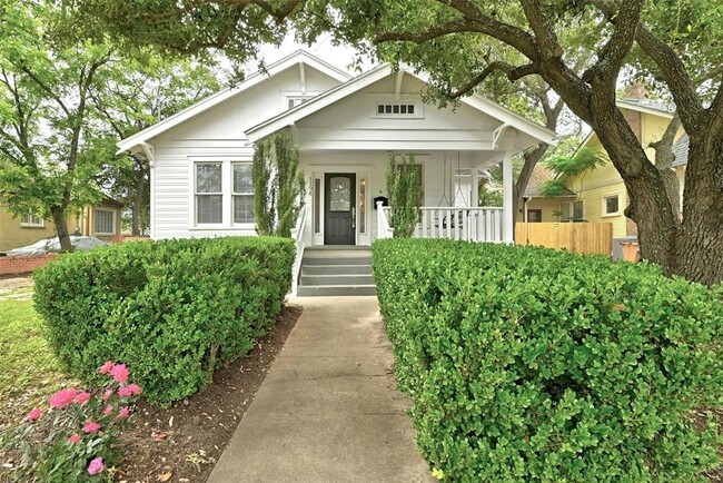 1194 San Bernard St in Austin, TX - Building Photo - Building Photo