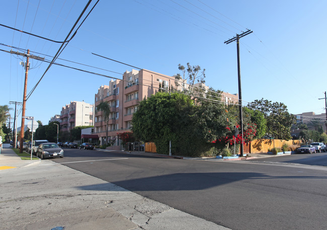 1210 N Las Palmas Ave in Los Angeles, CA - Building Photo - Building Photo