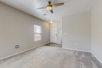 1930 Camino Rustica SW in Los Lunas, NM - Foto de edificio - Building Photo