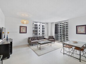 1060 Brickell Ave in Miami, FL - Building Photo - Building Photo