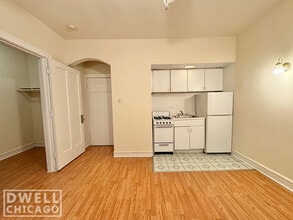 6900 N Lakewood Ave, Unit S in Chicago, IL - Building Photo - Building Photo