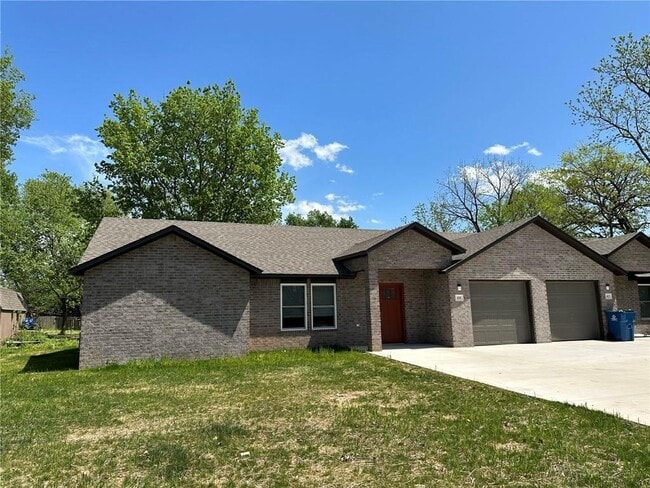 property at 412 S Byers Ave
