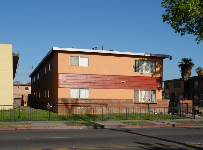 826 S Raitt St in Santa Ana, CA - Building Photo - Building Photo