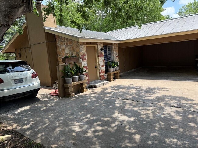 2104 Conestoga Trail in Austin, TX - Building Photo - Building Photo