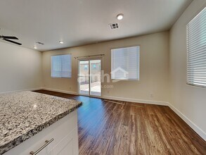 72 Cabaletta Ln in Henderson, NV - Building Photo - Building Photo