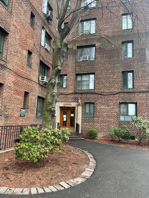 property at 2240 E Tremont Ave
