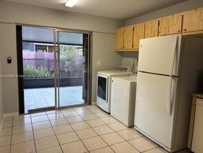 10360 W Cypress Ct in Pembroke Pines, FL - Building Photo - Building Photo