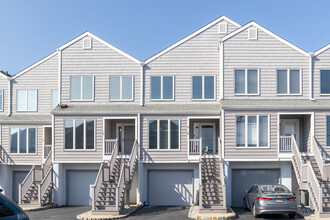 1184 Ocean Ave in Sea Bright, NJ - Building Photo - Building Photo