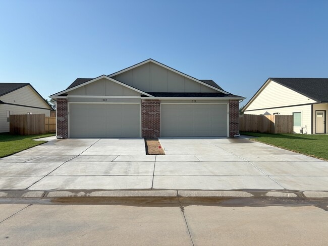 property at 607 Briarbrook Ln
