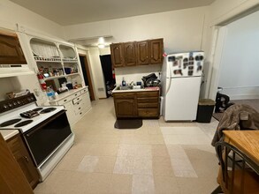 321 Earl St in Eau Claire, WI - Building Photo - Building Photo