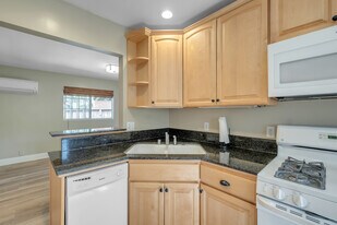 715 Ocean View Ave in Monrovia, CA - Building Photo