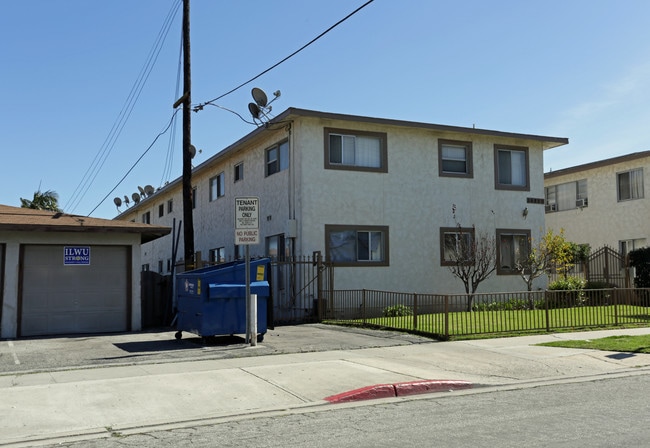 Wellington Court in Torrance, CA - Foto de edificio - Building Photo