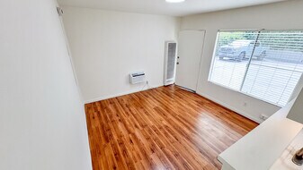 03376DE in Los Angeles, CA - Building Photo