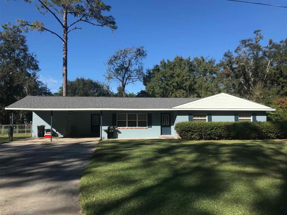 116 E Pace Dr in Perry, FL - Building Photo