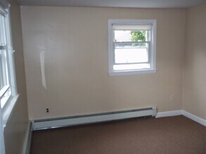 33A Bridge St, Unit A in Salem, NH - Building Photo - Building Photo