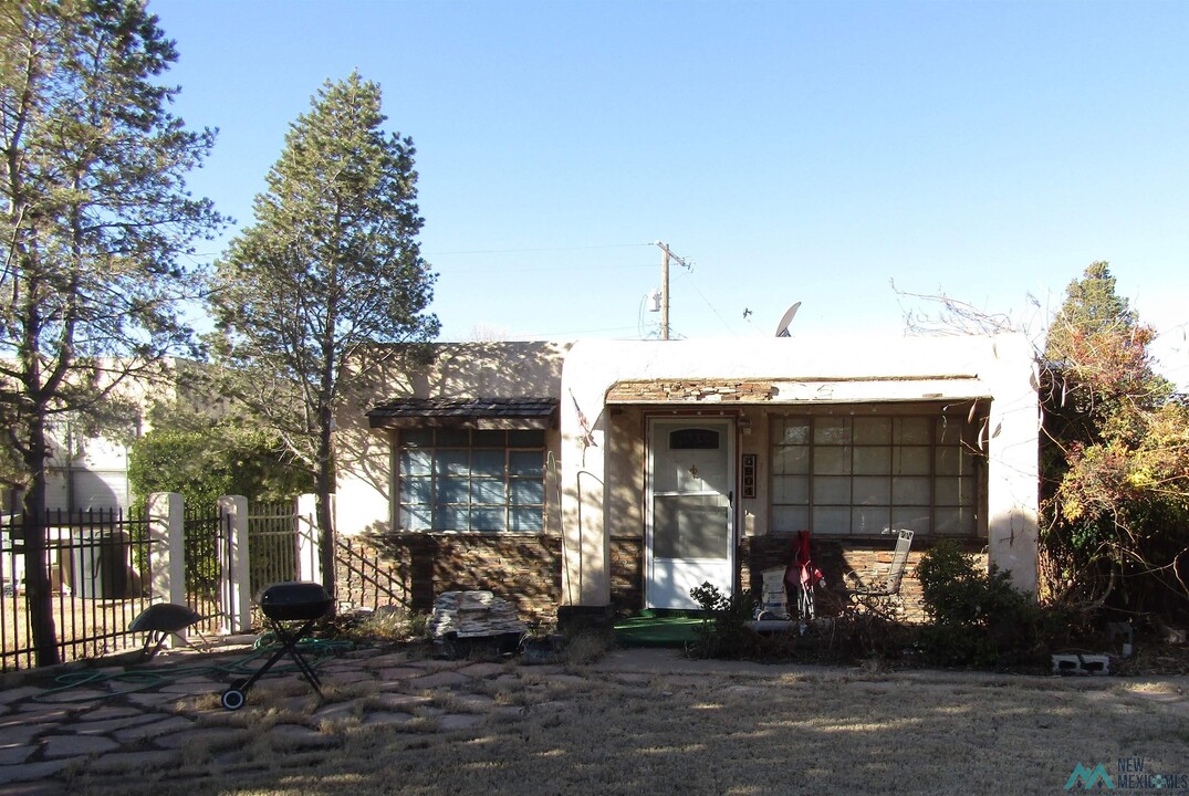 904 S 10th St in Artesia, NM - Building Photo