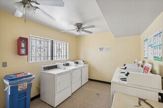 Valle at 9151 Kenwood in Spring Valley, CA - Foto de edificio - Building Photo