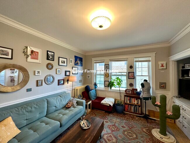 8 Forest St, Unit 5 in Cambridge, MA - Building Photo - Building Photo