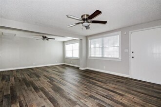 11648 Easy St in Largo, FL - Building Photo - Building Photo