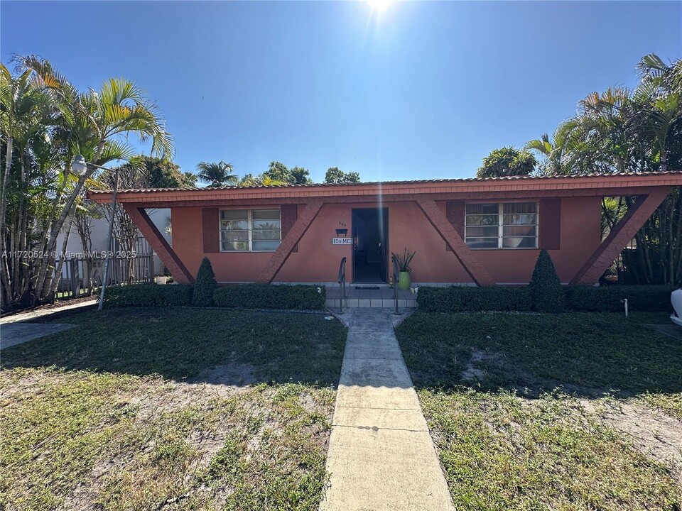 362 E 63rd St in Hialeah, FL - Building Photo