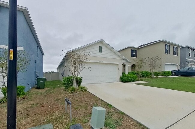 32036 Katelin Cir in Leesburg, FL - Building Photo - Building Photo