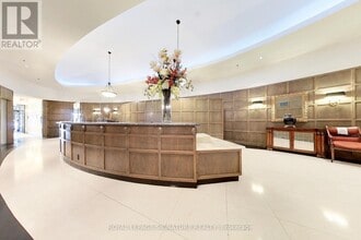 102 Bloor St W in Toronto, ON - Building Photo - Building Photo