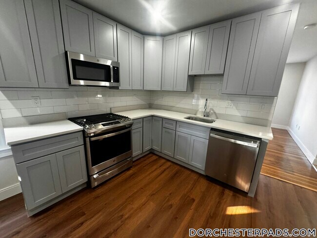 72 Belden St in Boston, MA - Building Photo - Building Photo