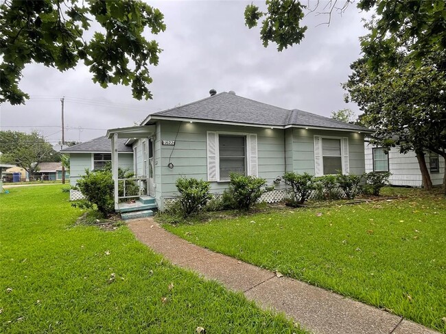 1622 W 8th St in Freeport, TX - Building Photo - Building Photo