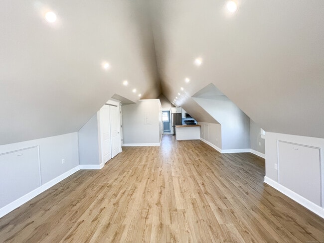 100 Stowe Ave in Milford, CT - Building Photo - Building Photo