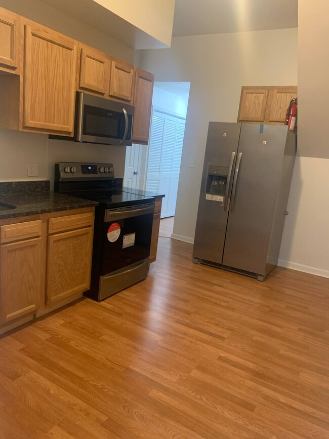 912 Newington Ave, Unit 2