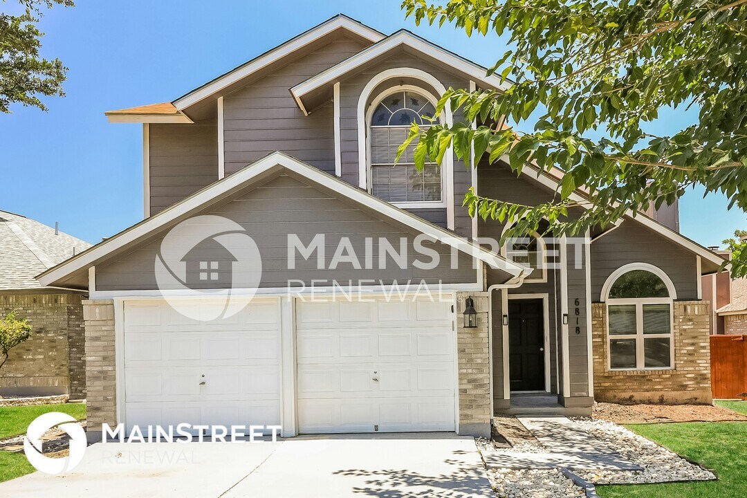 6818 Still Lake Dr in San Antonio, TX - Building Photo