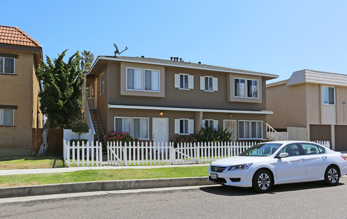 North Freeman Apartments in Oceanside, CA - Building Photo