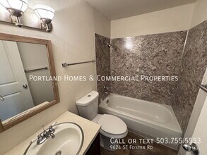 9624 SE Foster Rd in Portland, OR - Building Photo - Building Photo