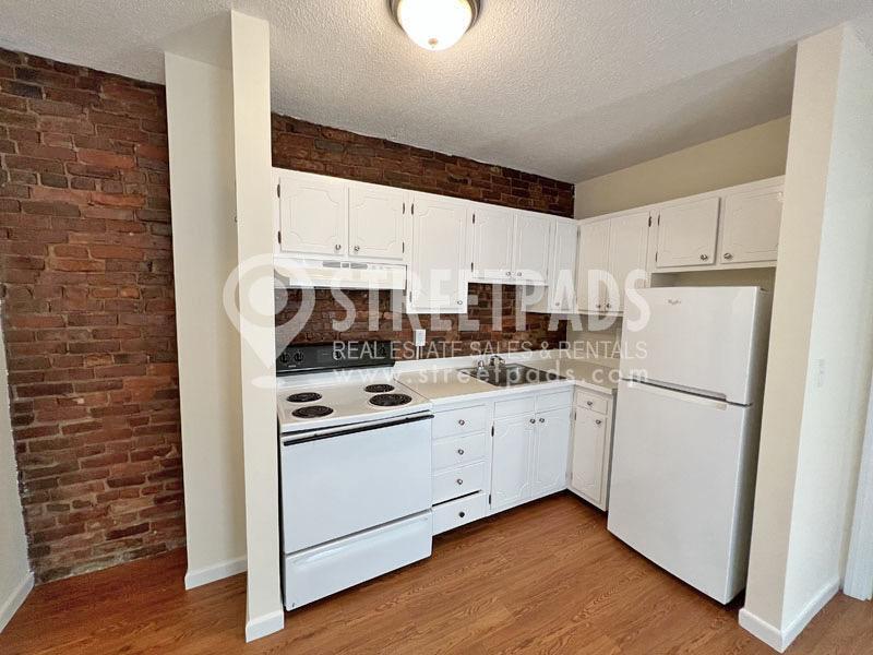 78 S Huntington Ave in Boston, MA - Building Photo
