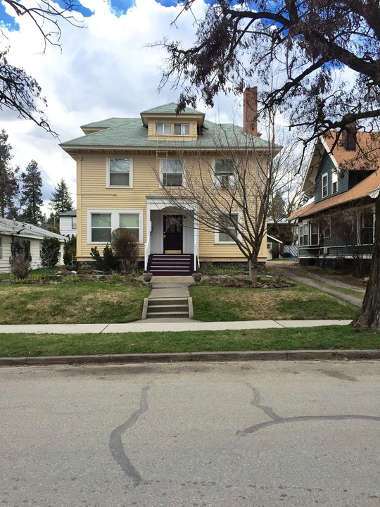 152 S Oak St in Spokane, WA - Foto de edificio