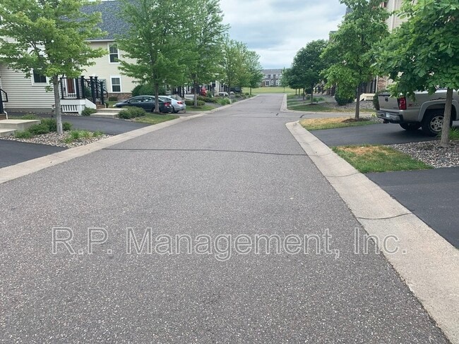 11692 84th Ave N in Maple Grove, MN - Building Photo - Building Photo