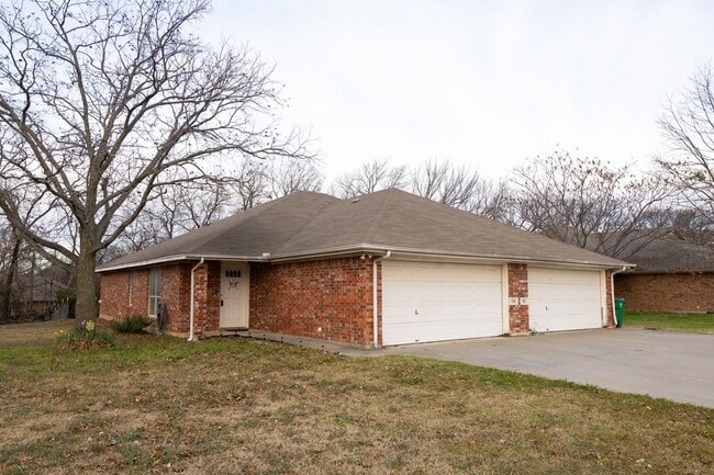 112-114 Honey Bee Dr