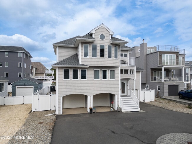 42 Bay Breeze Dr in Toms River, NJ - Building Photo - Building Photo
